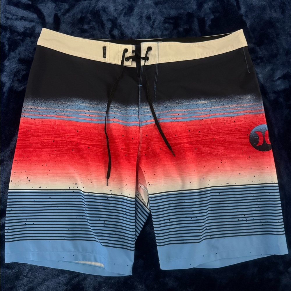 Hurley Men's Red and Blue Swim Shorts
Size 36
20”